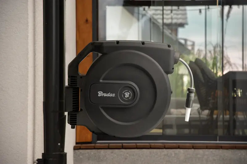 Bradas Wandslangenbox WHITE LINE 13 mm (1/2") - 50m - Automatisch oprolbaar - compleet met koppelingen Bradas