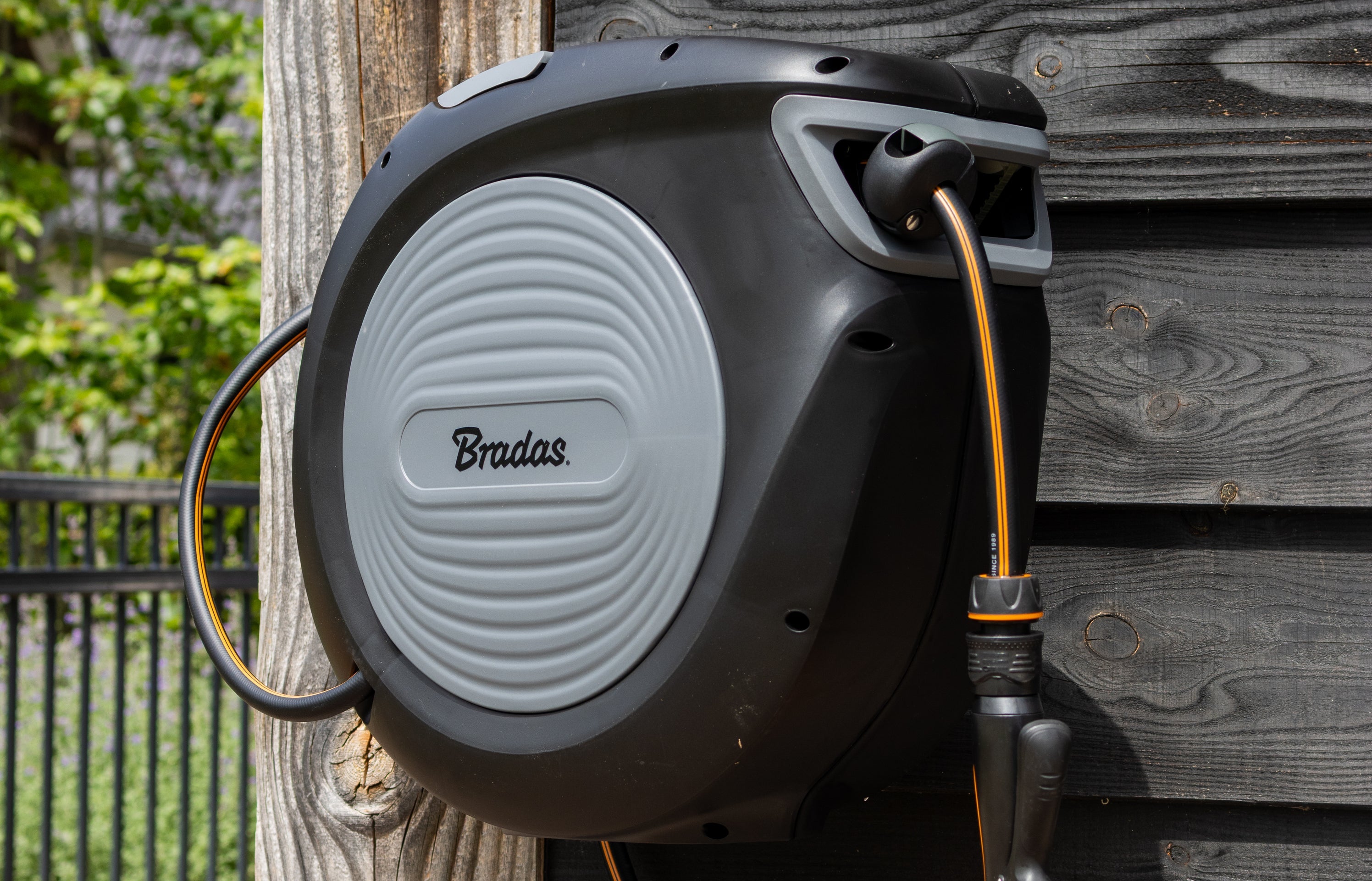 Bradas Black Line Wandslangenbox 30m - Automatisch Oprolsysteem met Sproeipistool