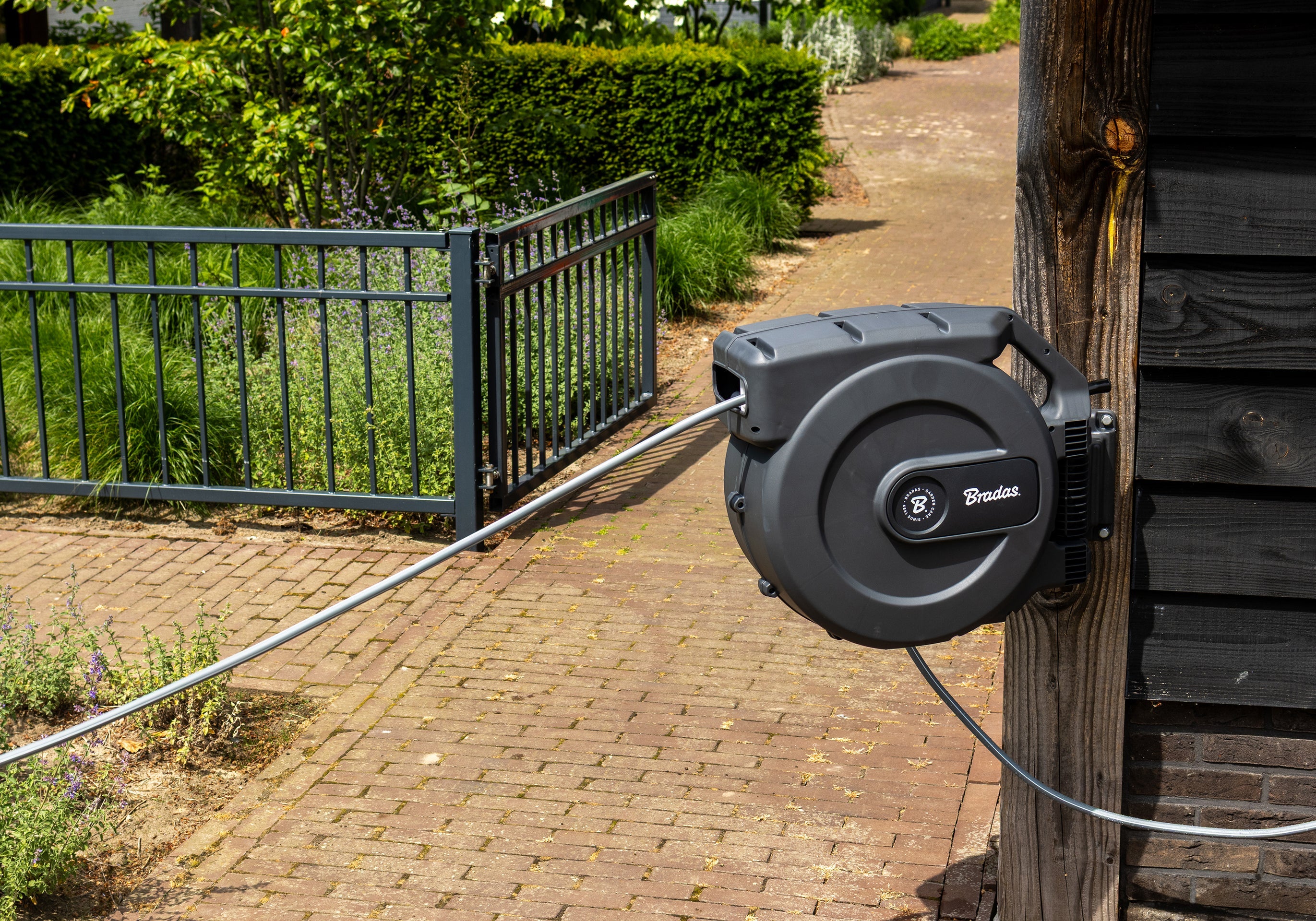 Bradas White Line Wandslangenbox 50m - Automatisch Oprolbaar voor Grote Tuinen
